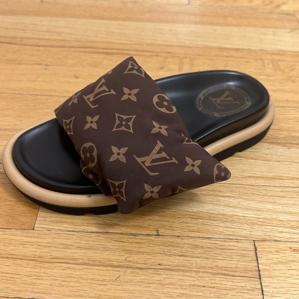 LV Velcro Pillow Slipper - Picture 3 of 4